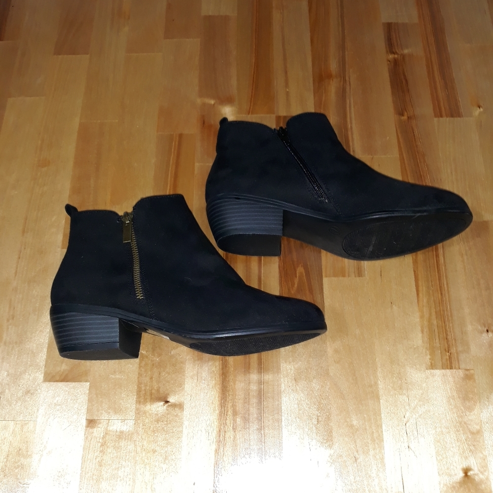 🏷Black Suede Ankle Boots SZ 7.5  Item #1676 - Picture 2 of 5